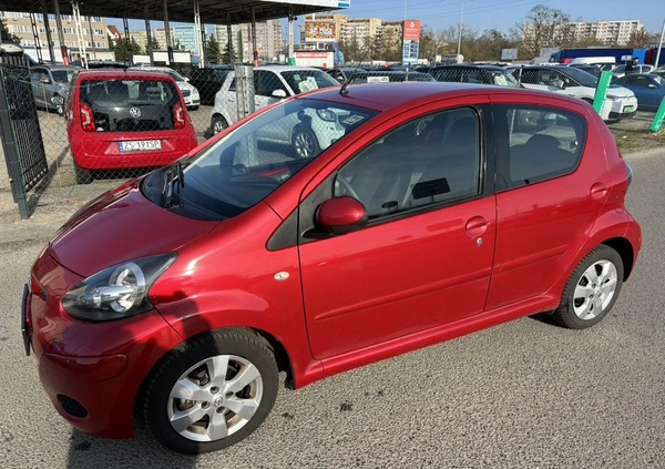Toyota Aygo cena 15900 przebieg: 196000, rok produkcji 2011 z Szczecin małe 301